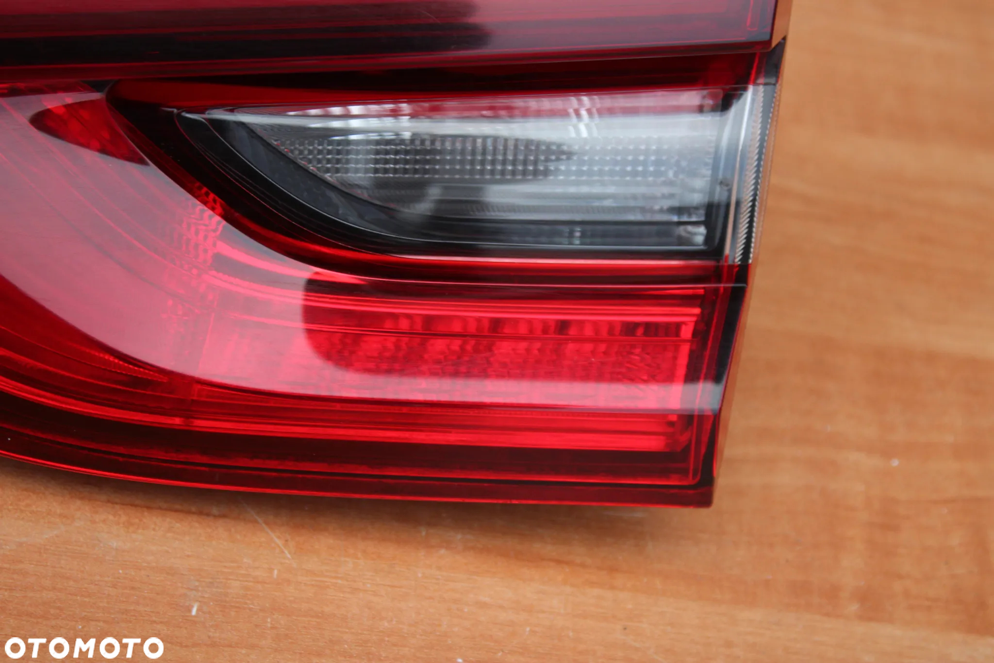 LAMPA PRAWY TYŁ TYLNA PRAWA W KLAPE OPEL INSIGNIA B KOMBI 39107539 - 4