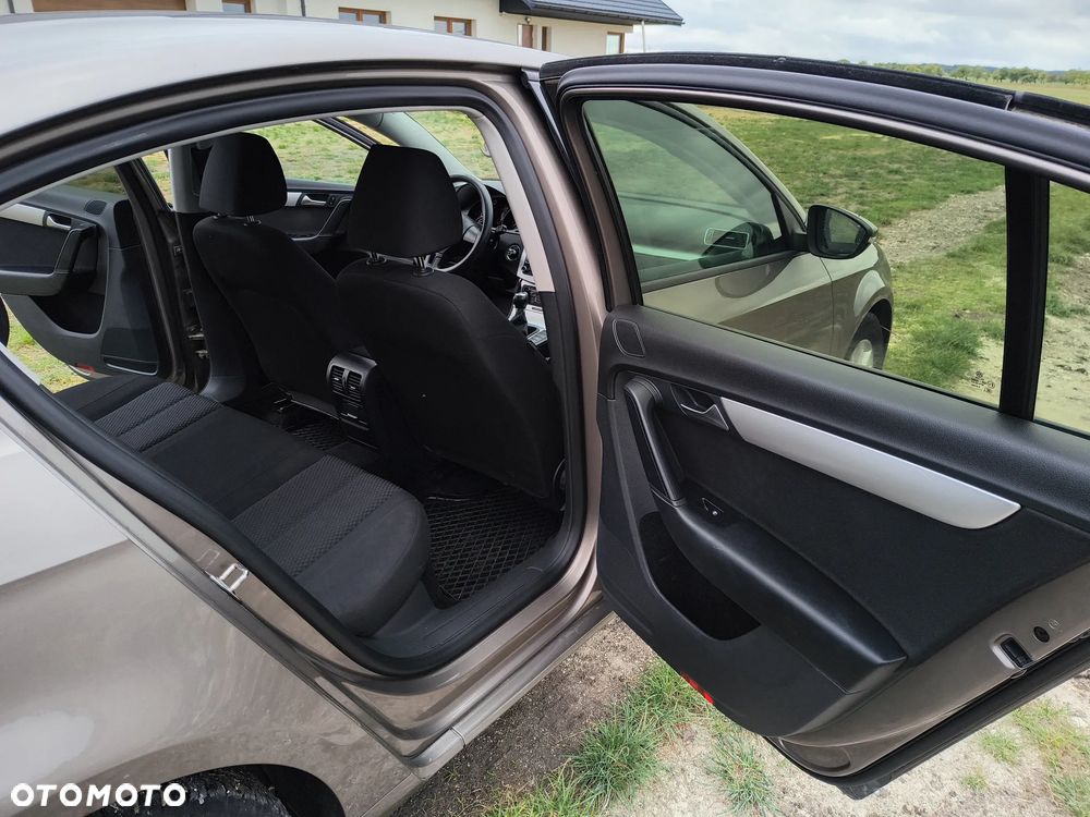 Volkswagen Passat 2.0 TDI Comfortline - 7