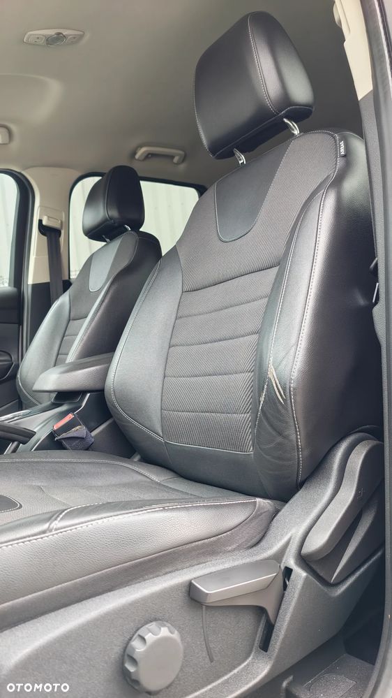 Ford Kuga - 19