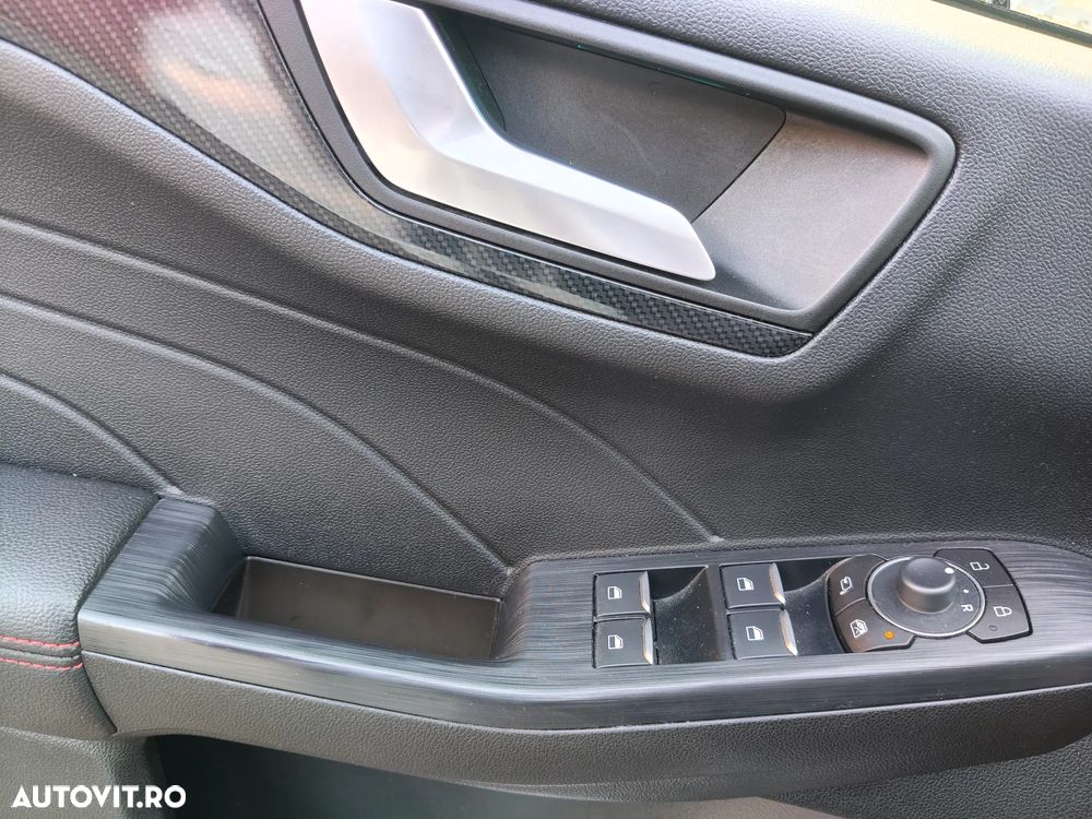 FORD Kuga 2023 — imagine 8