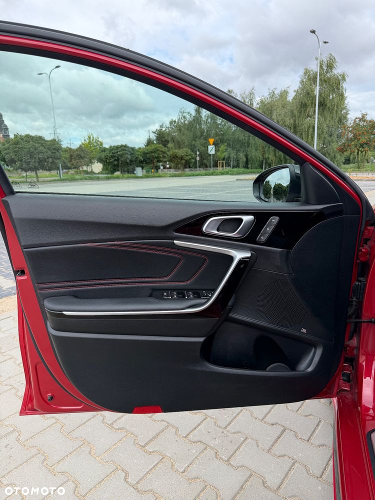 Kia Ceed - 12
