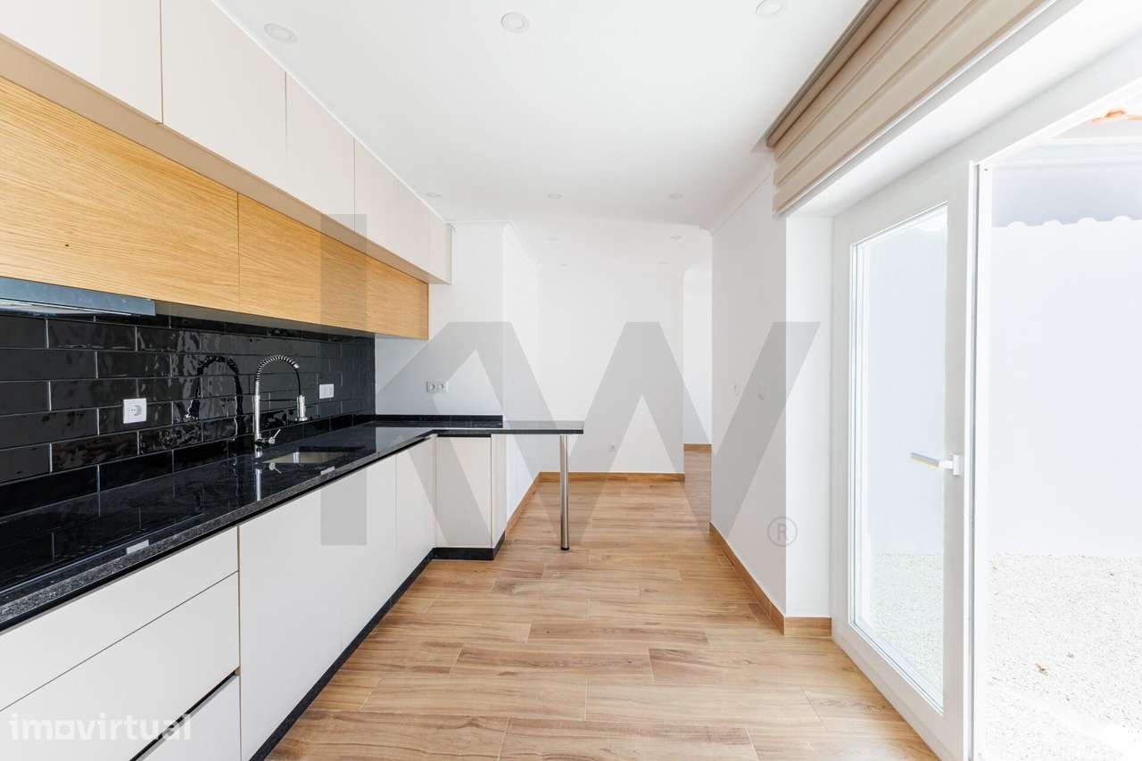 Moradia T2 Totalmente Remodelada com Logradouro | Fontanelas, Sintra - Grande imagem: 4/25