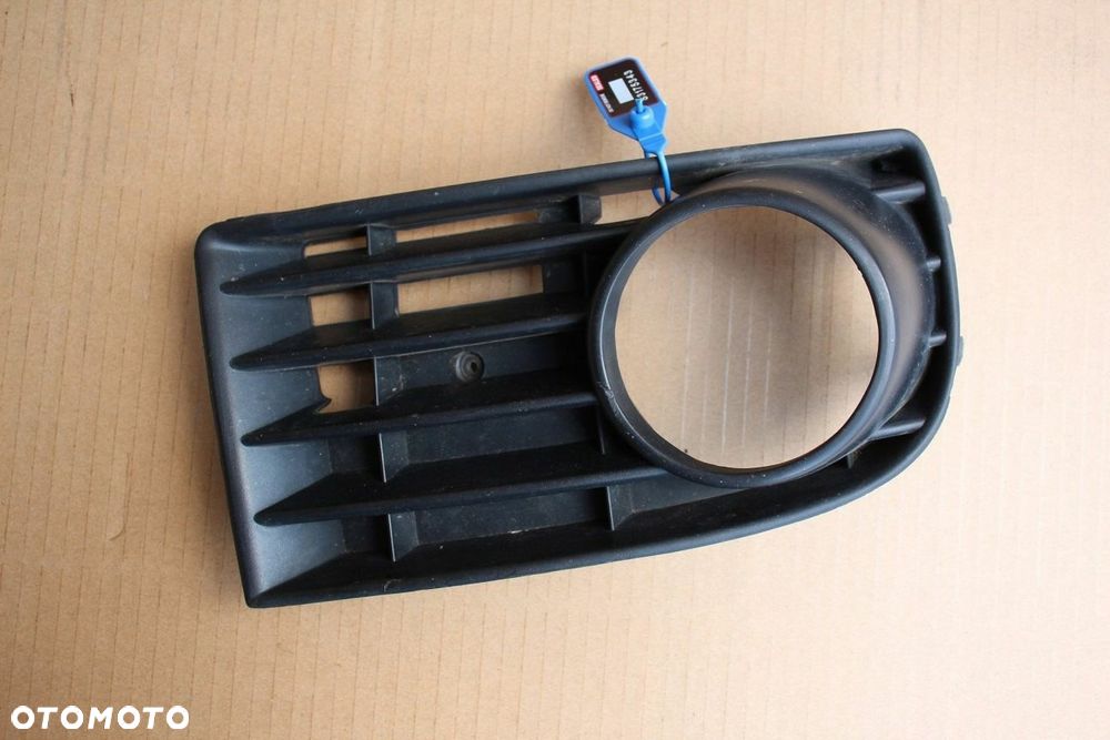 Kratka zderzaka osłona obudowa halogenu PRAWA VW Golf V (5343) - 1