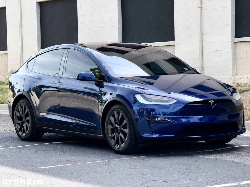 Tesla Model X - 3