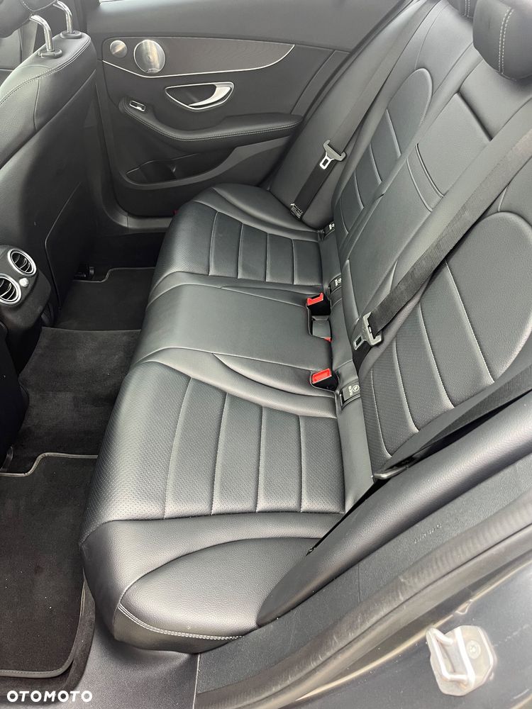 Mercedes-Benz Klasa C 300 7G-TRONIC - 6