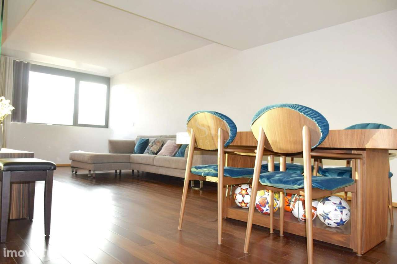 Apartamento T2 nas Antas com Varanda e Garagem - Grande imagem: 3/23