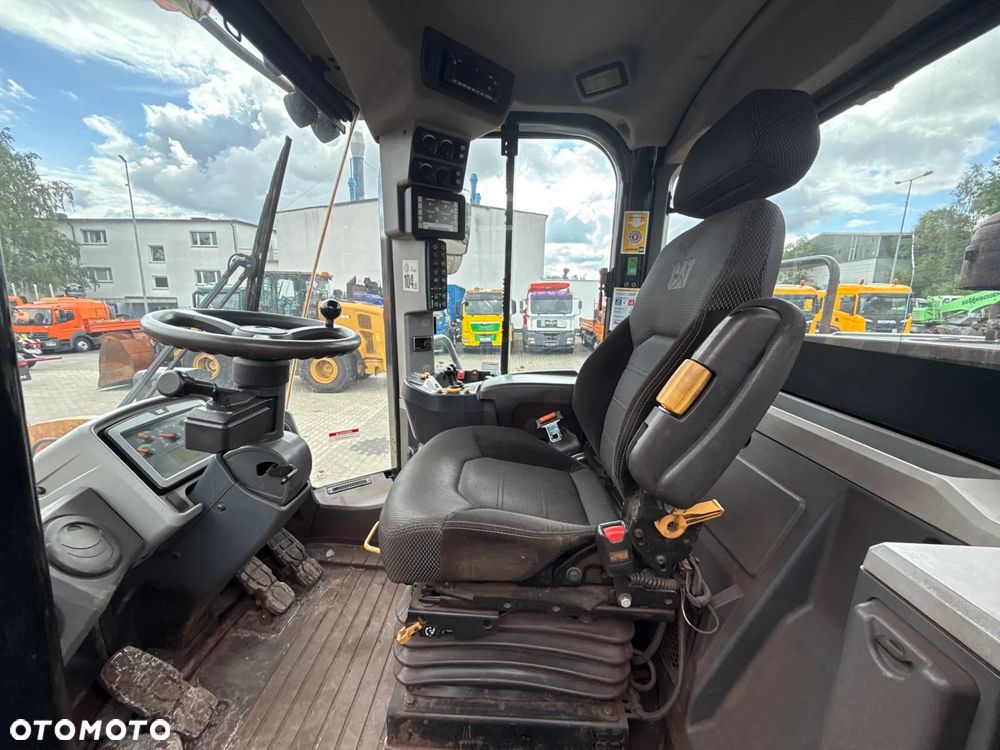 Caterpillar CAT 962M - 8
