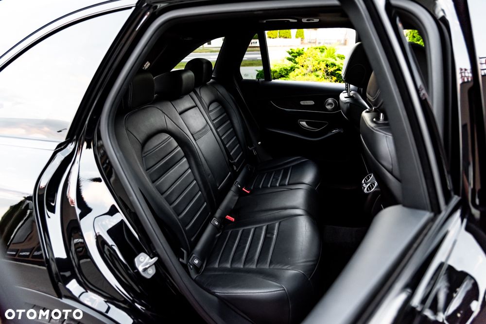 Mercedes-Benz GLC 250 4Matic 9G-TRONIC AMG Line - 25