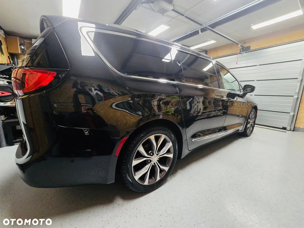 Chrysler Pacifica - 4