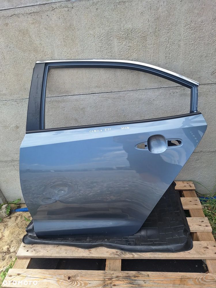 DRZWI LEWY TYŁ LEWE TYLNE TOYOTA COROLLA E21 SEDAN - 2