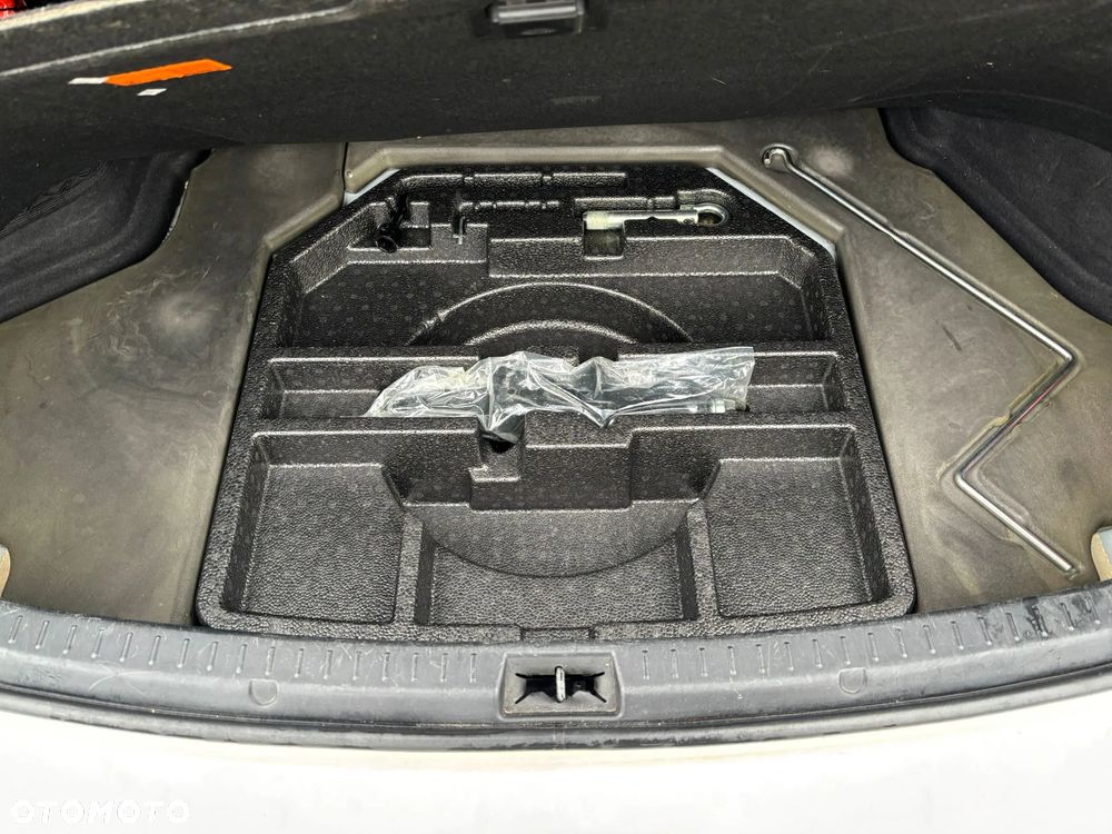 Toyota Avensis 2.0 D-4D Premium - 17