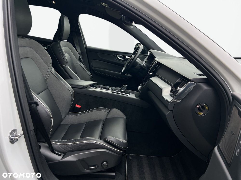 Volvo XC 60 B4 D AWD R-Design - 22