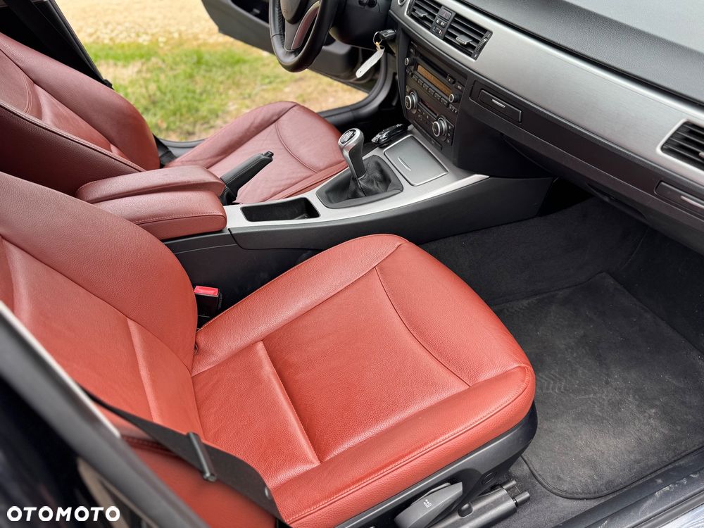 BMW Seria 3 318d DPF Edition Exclusive - 12