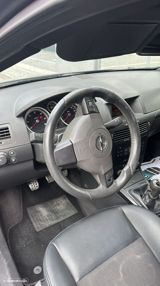 Opel Astra GTC 1.9 CDTI - 2