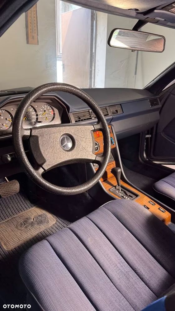 Mercedes-Benz W124 (1984-1993) - 33