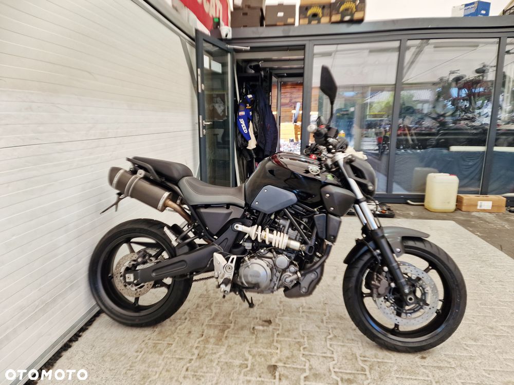 Yamaha MT - 6