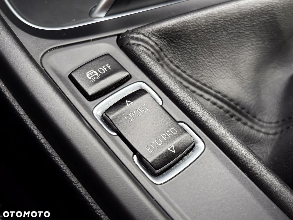 BMW Seria 3 318d Sport Line - 35