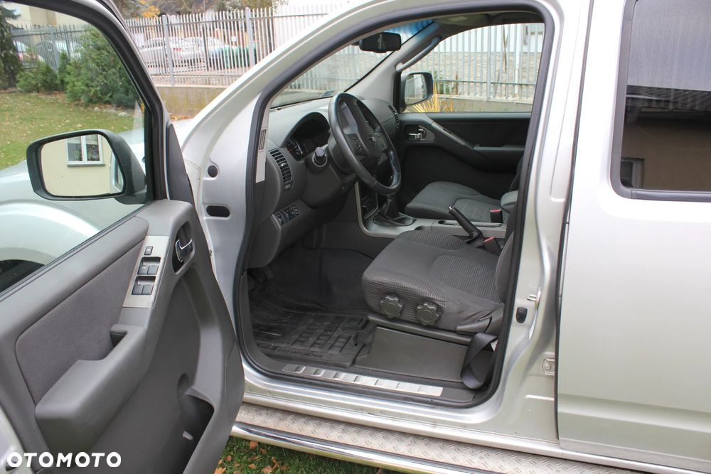 Nissan Pathfinder 2.5 D LE - 6