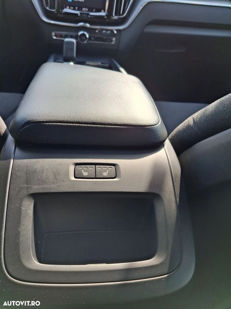 Volvo XC 60 B4 MHEV Momentum - 30