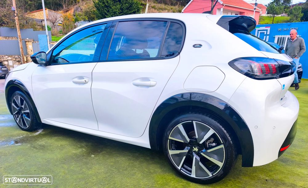 Peugeot e-208 GT - 4