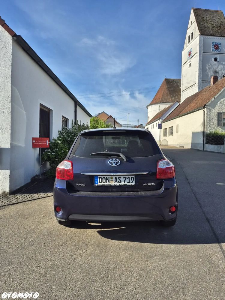 Toyota Auris 1.6 Premium + - 6
