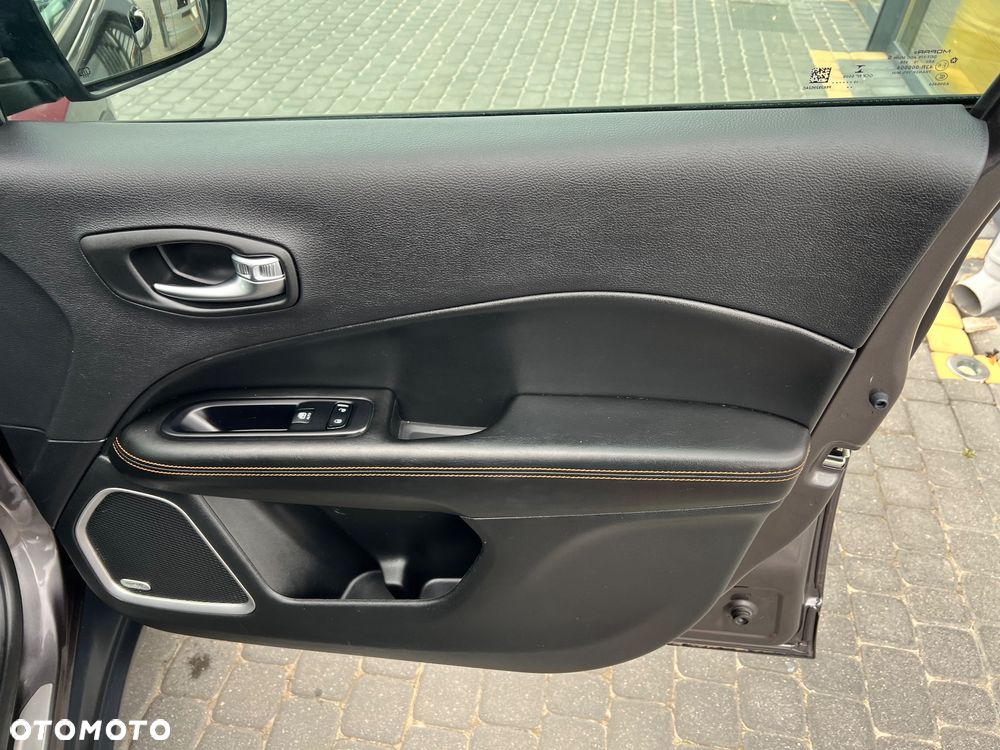 Jeep Compass 1.4 TMair Longitude FWD S&S - 33