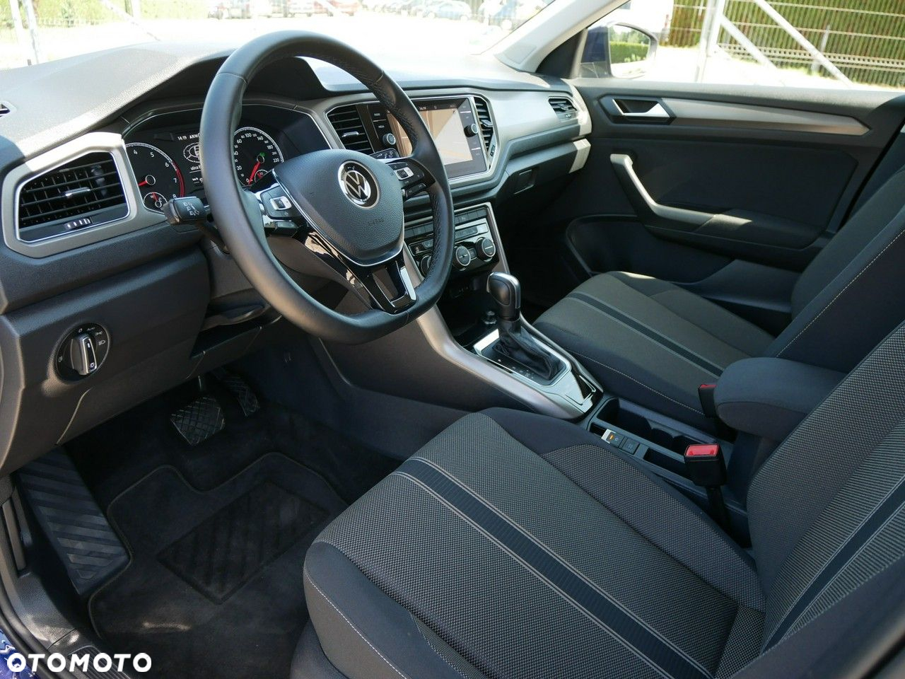 Volkswagen T-Roc - 4