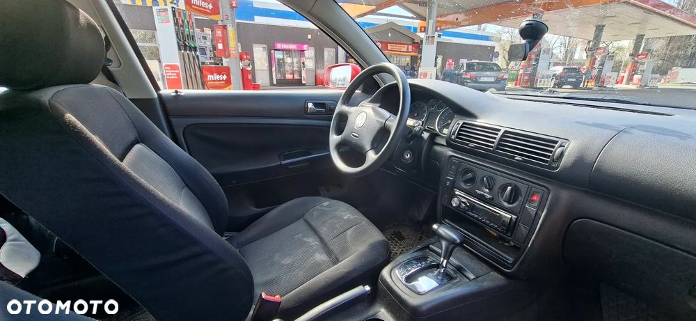 Volkswagen Passat 2.0 Basis - 13