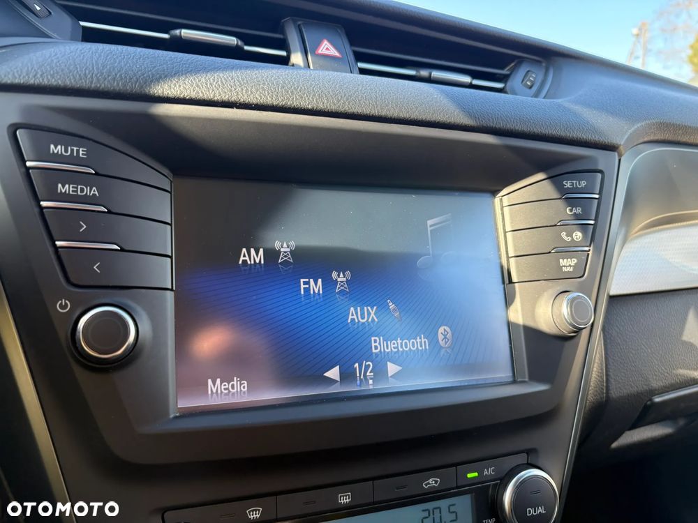 Toyota Avensis 1.8 Premium - 18