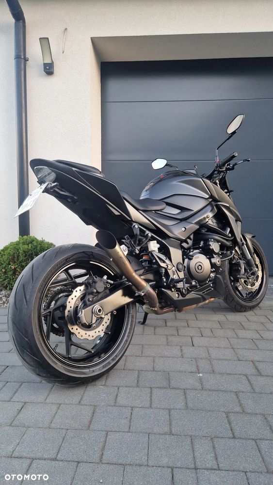 Suzuki GSX - 6