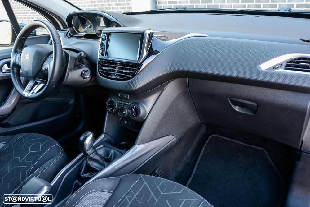 Peugeot 2008 1.5 BlueHDi Signature - 14