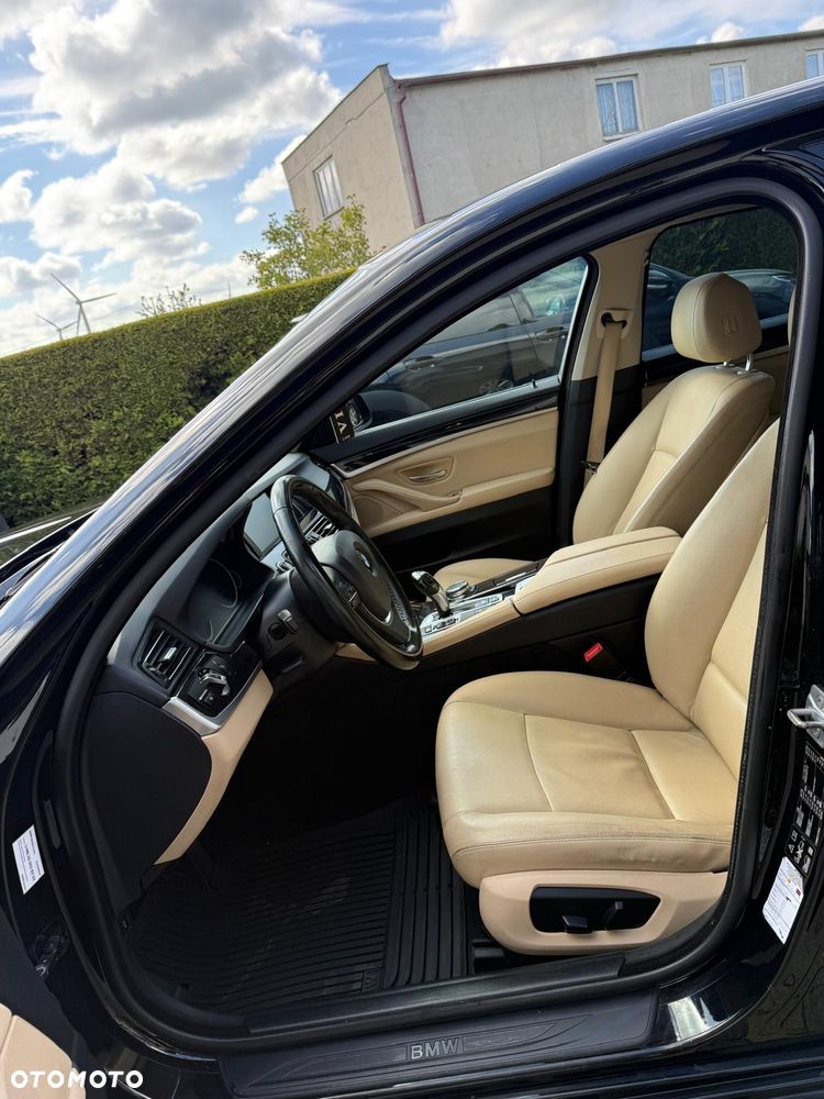 BMW Seria 5 520d xDrive - 13