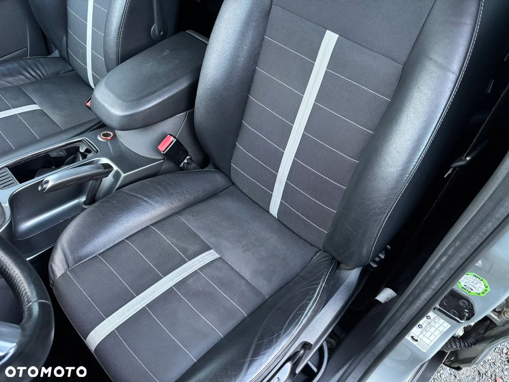 Ford Kuga 2.0 TDCi 2x4 Titanium - 14