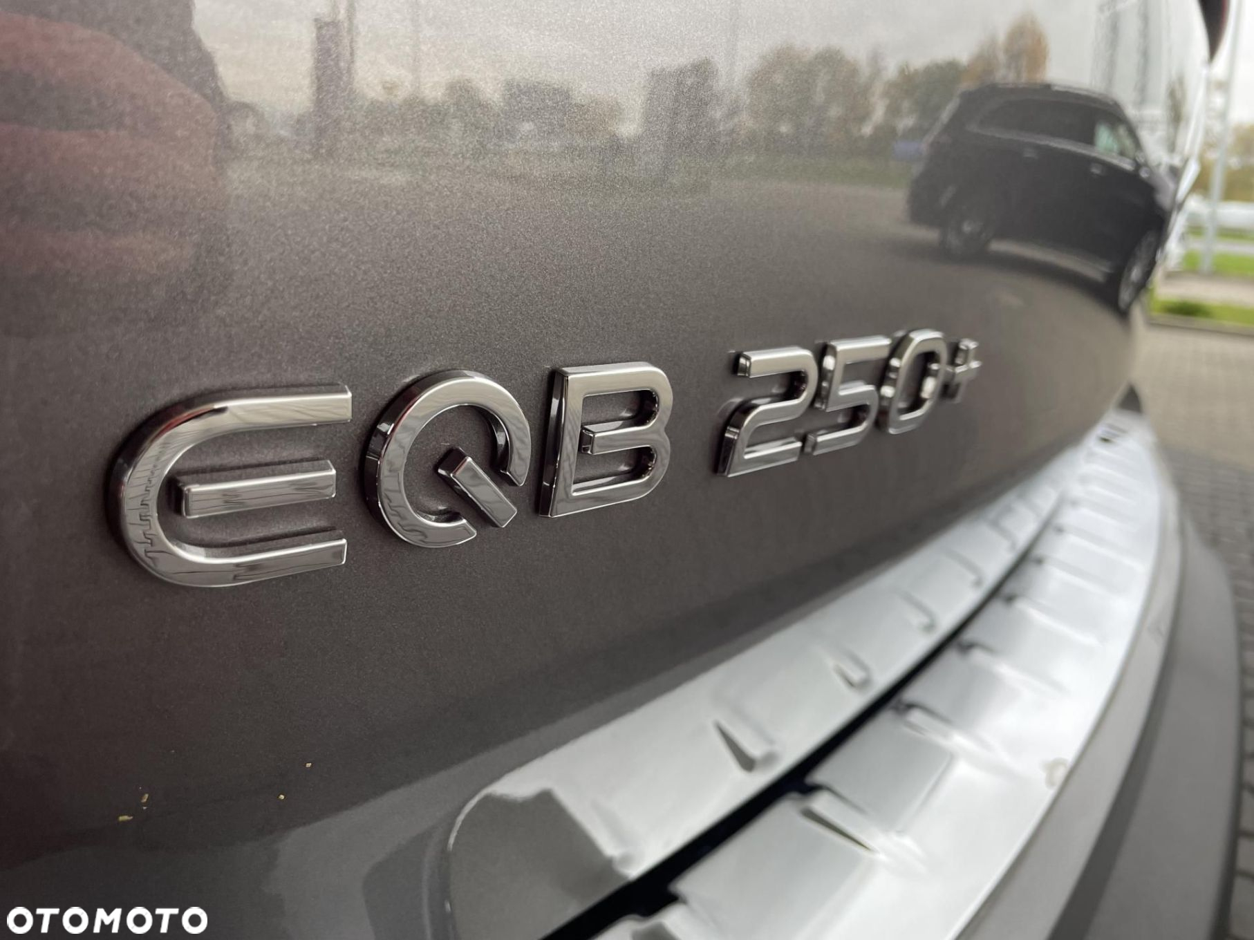 Mercedes-Benz EQB - 11