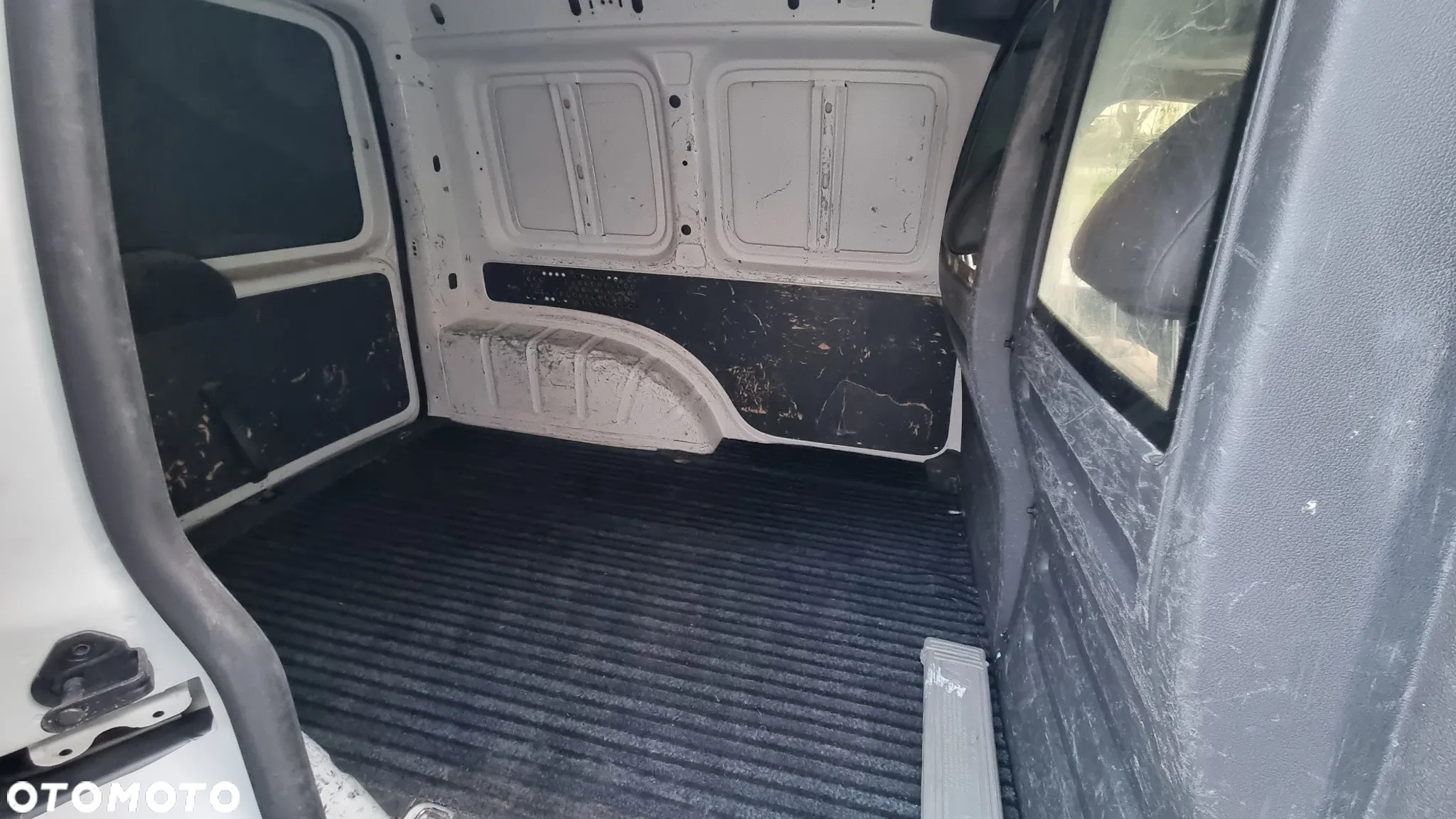 Volkswagen Caddy - 23