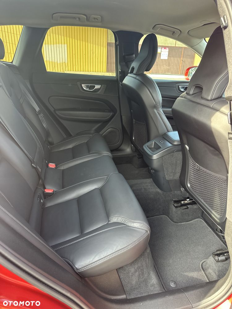 Volvo XC 60 B5 B AWD Plus Bright - 11