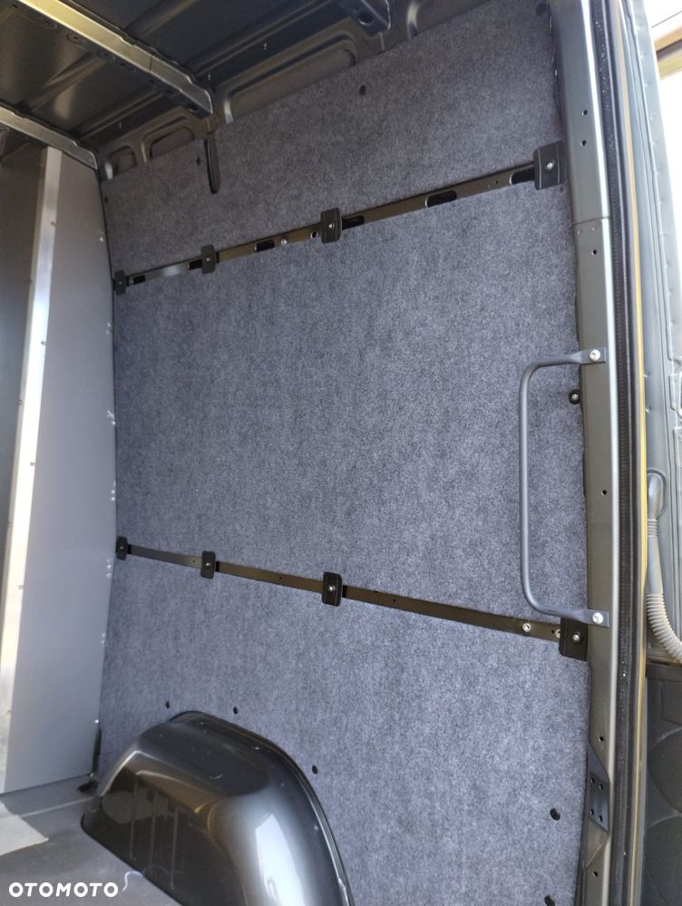 Mercedes-Benz Sprinter - 17