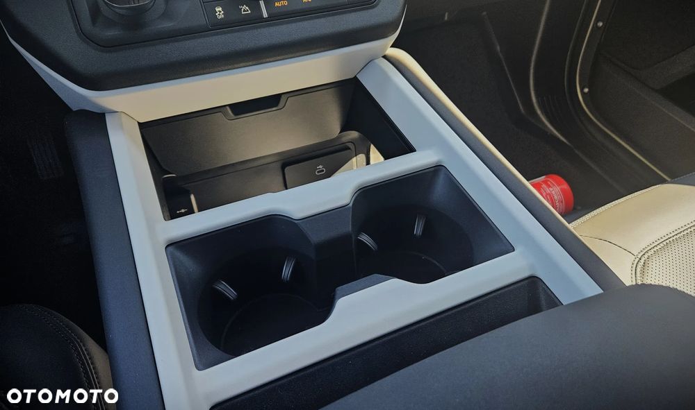 Land Rover Defender - 20