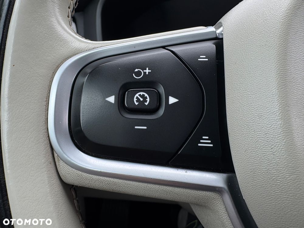 Volvo XC 60 B4 D AWD Geartronic Momentum Pro - 34