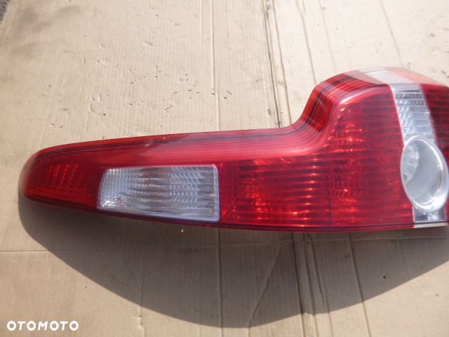 LAMPA PRAWY TYŁ PRAWA TYLNA VOLVO V50 04-07 - 3