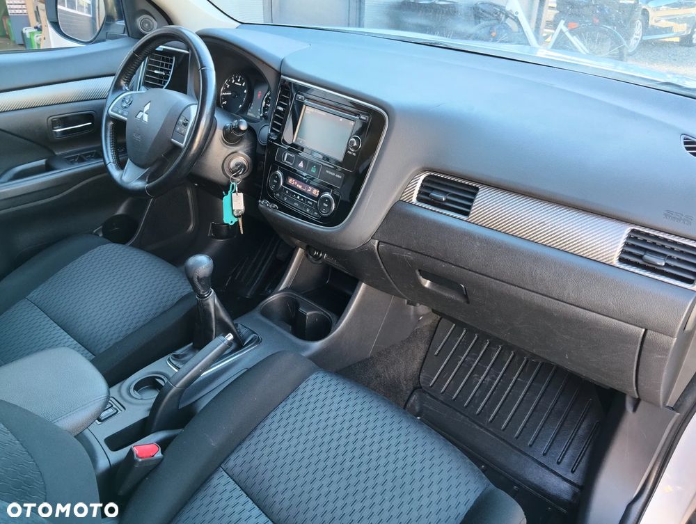 Mitsubishi Outlander - 9