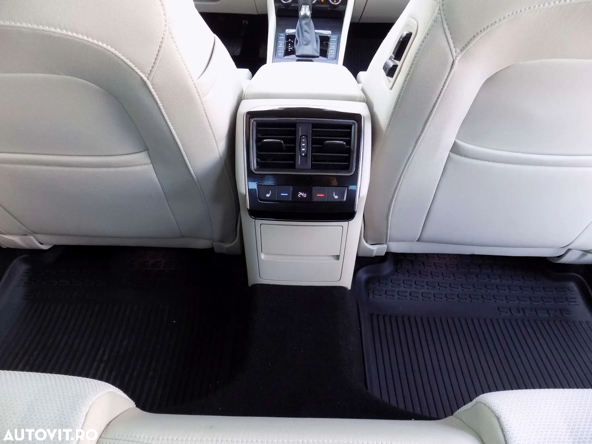 Skoda Superb 2.0 TDI 4X4 DSG Style - 30