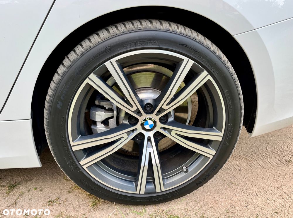 BMW Seria 3 330i Sport Line - 22