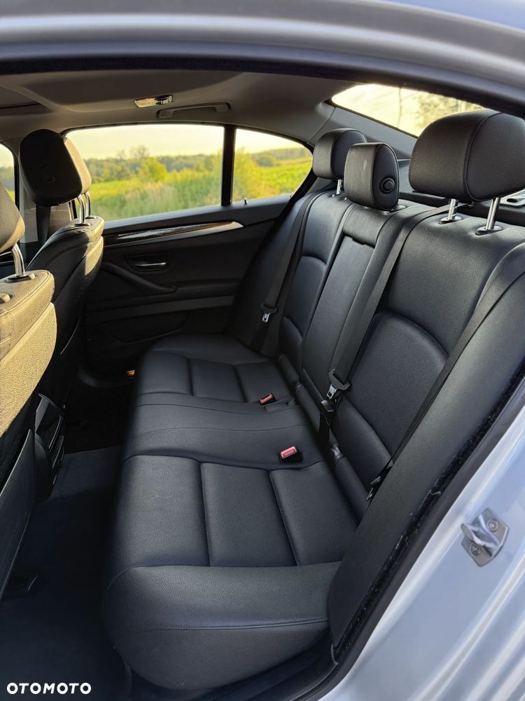 BMW Seria 5 528i xDrive Luxury Line - 11