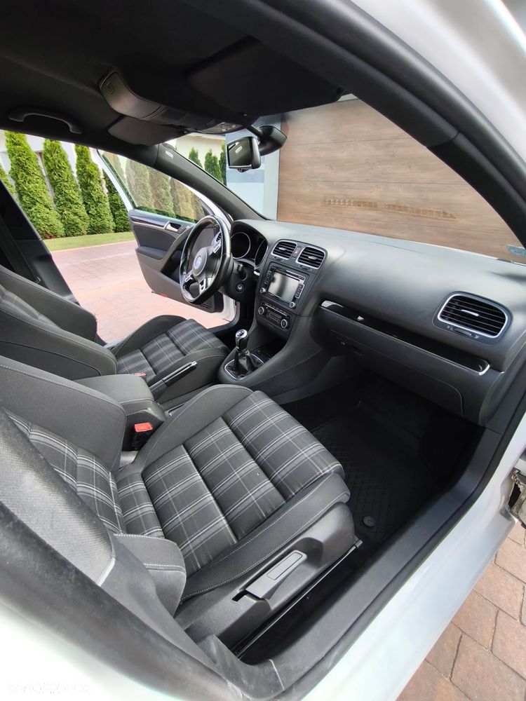 Volkswagen Golf 2.0 TDI GTD - 11