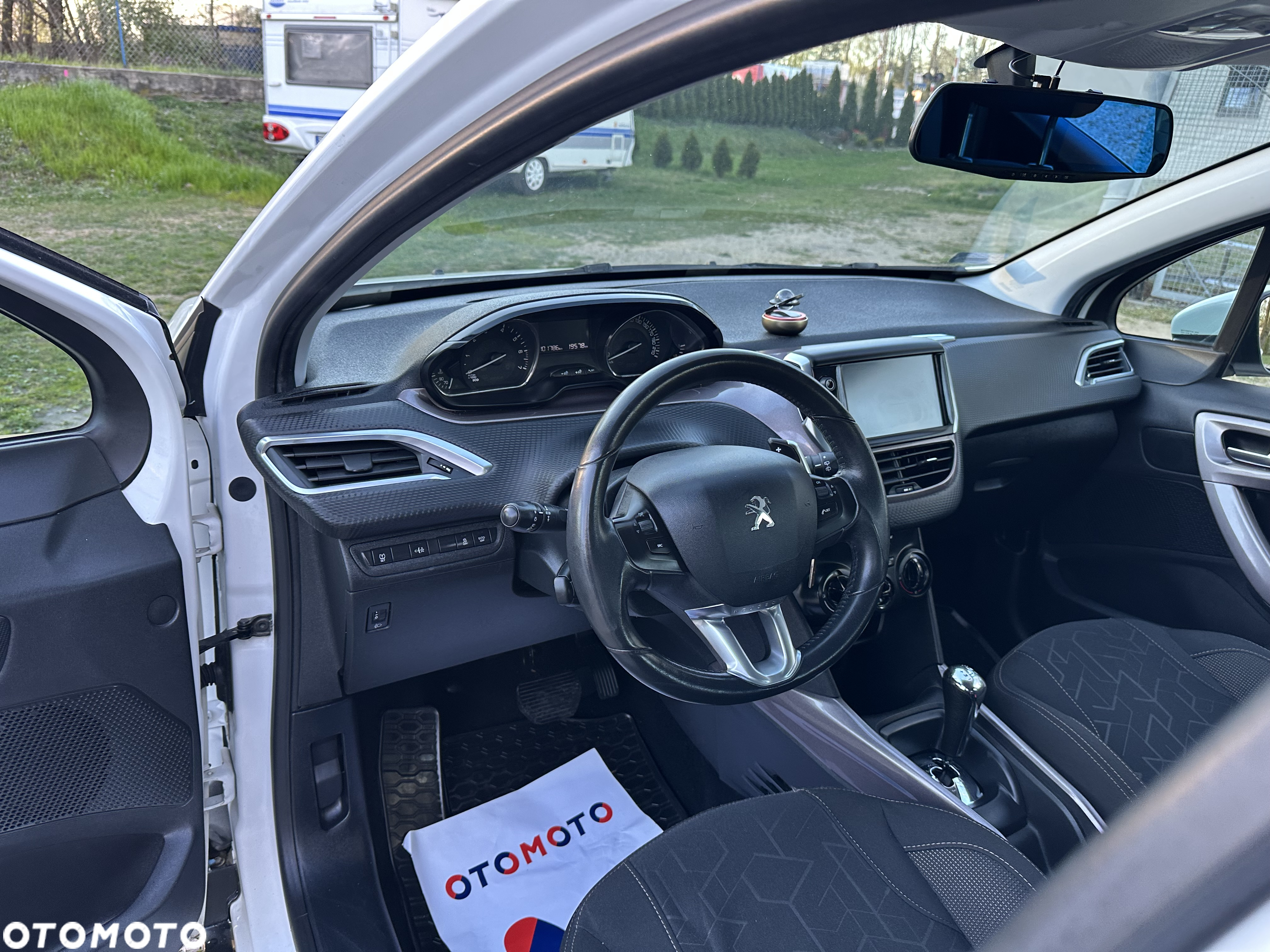 Peugeot 2008 - 12