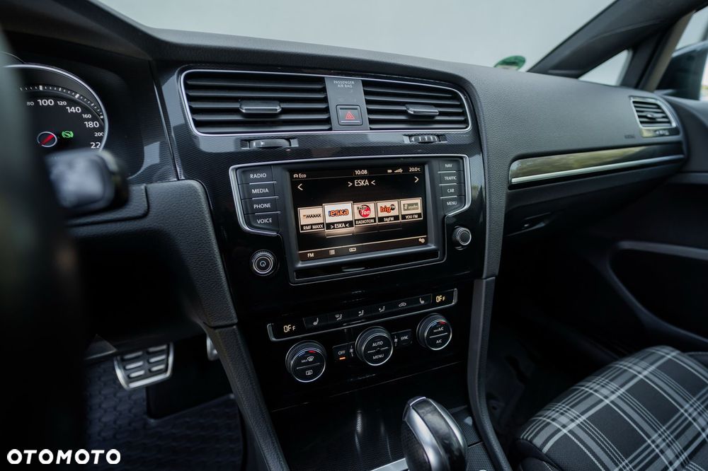Volkswagen Golf - 27
