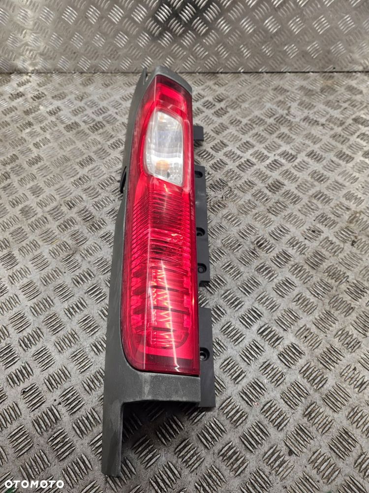 lampa tylna prawa renault trafic ii 265a60118r - 3