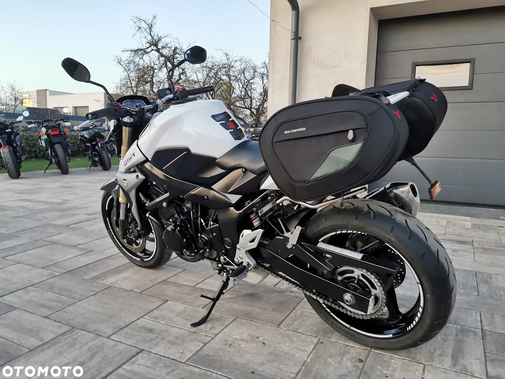 Suzuki GSR - 6