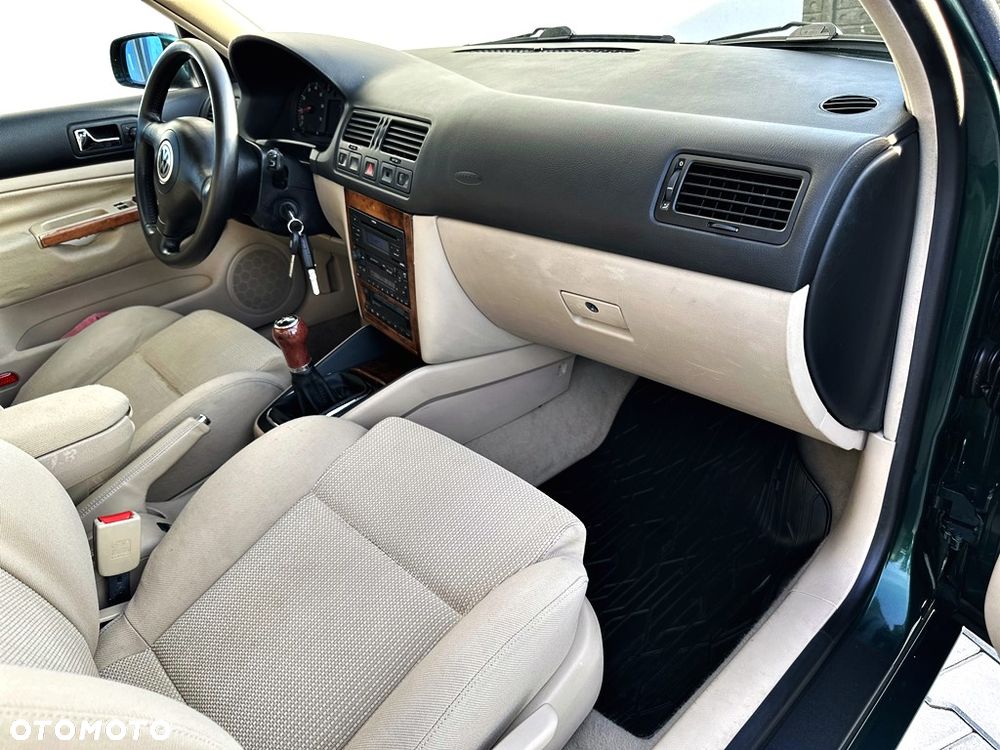 Volkswagen Bora Variant 2.3 V5 - 14